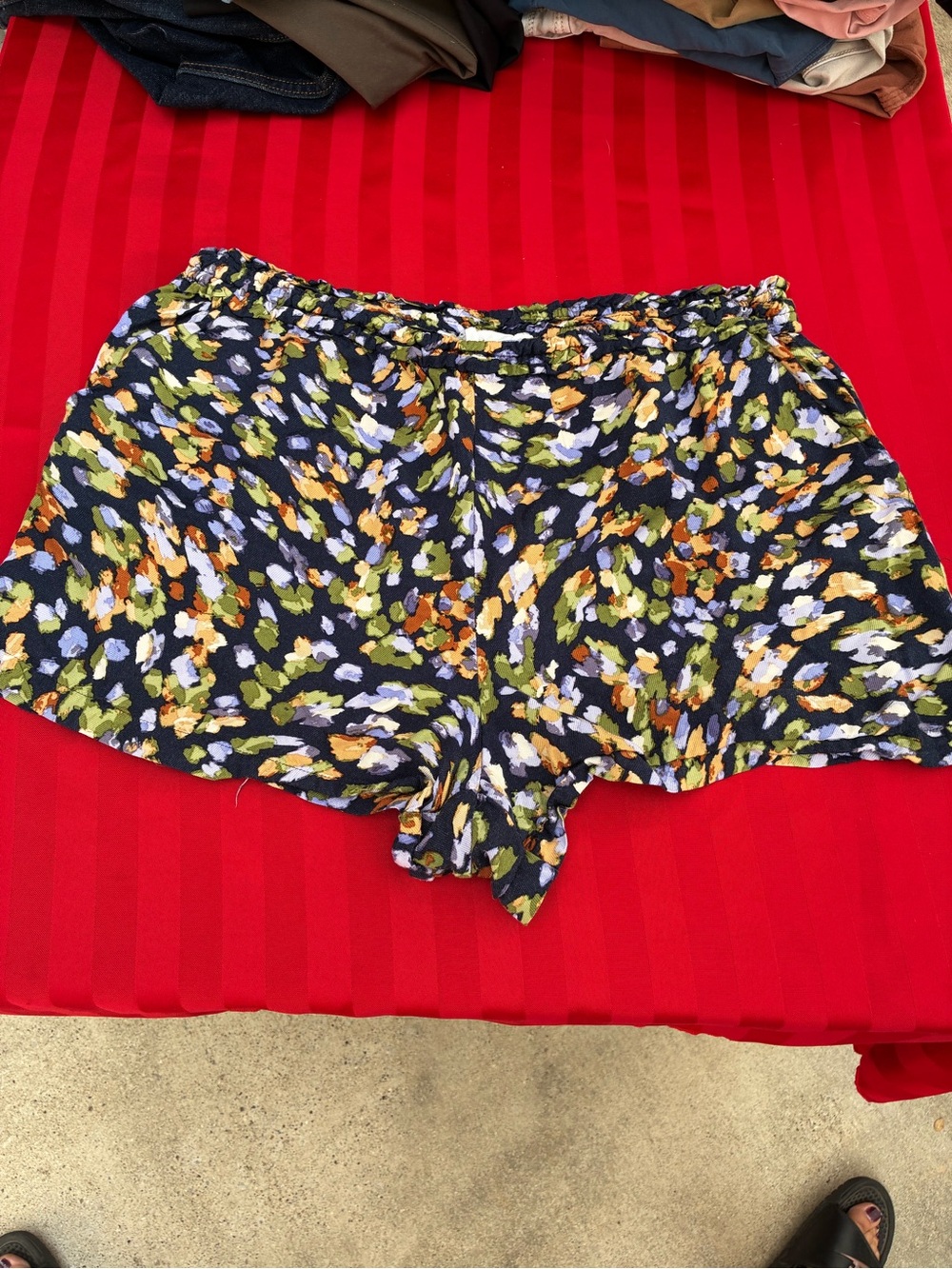 Anthropologie Navy Floral-Print Athletic Shorts size XL